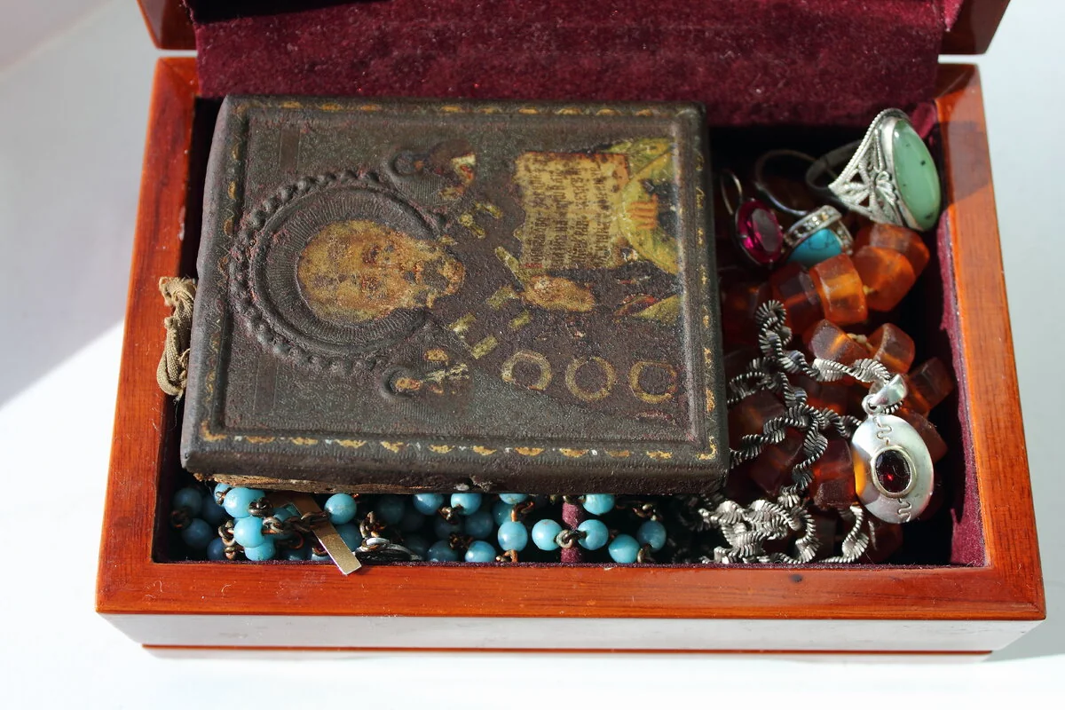 Шкатулка бабушки: 5 «старомодных» украшений, которые все еще в тренде