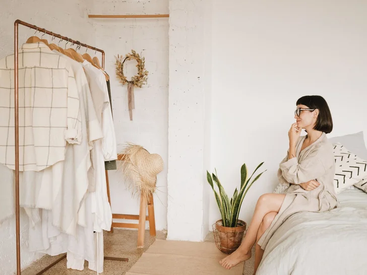 Сколько вещей должно быть в гардеробе женщины и как покупать только нужное.