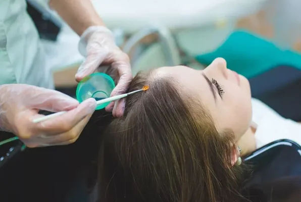 Облегченный пилинг кожи головы: этот простой лайфхак поможет сделать салонную процедуру самостоятель